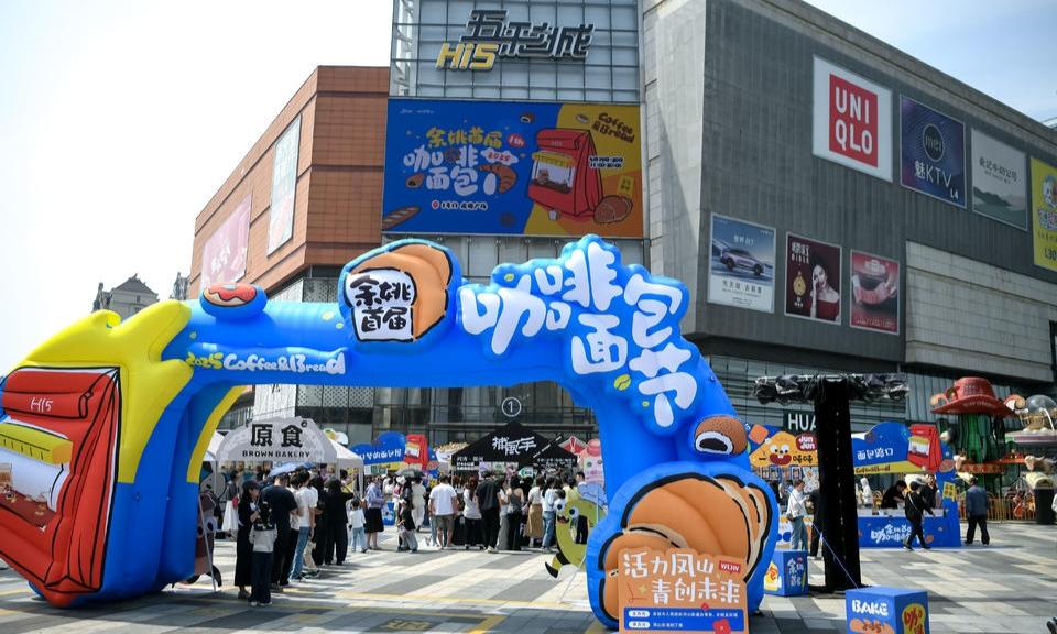 青创市集人气旺