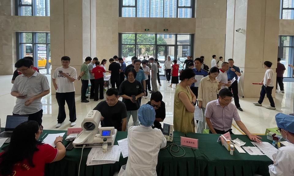 为爱挽袖！余姚94名机关党员干部献血2.7万毫升