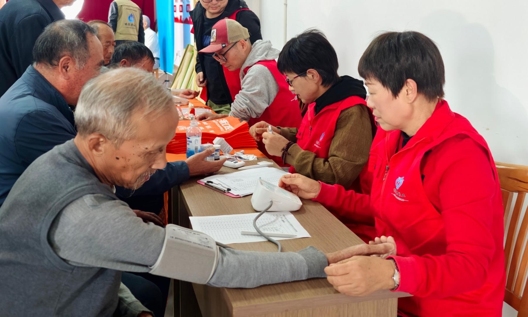 敬老爱老 传递关怀