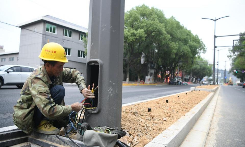 智能路灯“点亮”智慧出行