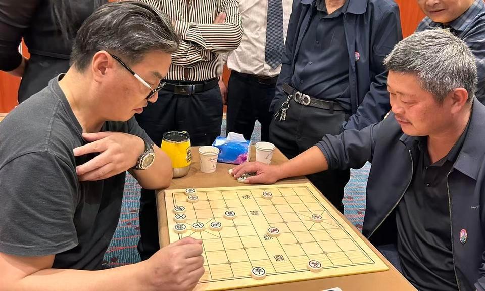 以棋会友 “棋”乐融融