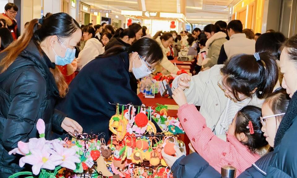 爱心义卖聚温情