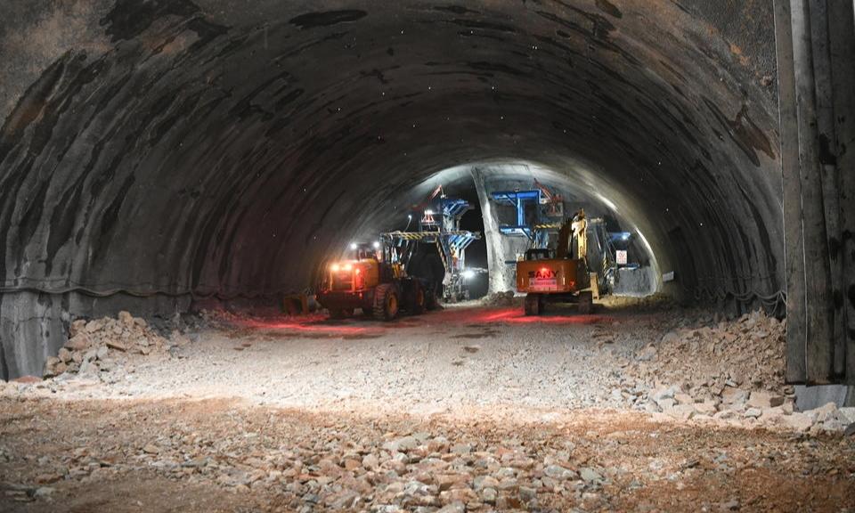 人到岗，机轰鸣！228国道余姚南段复工提速