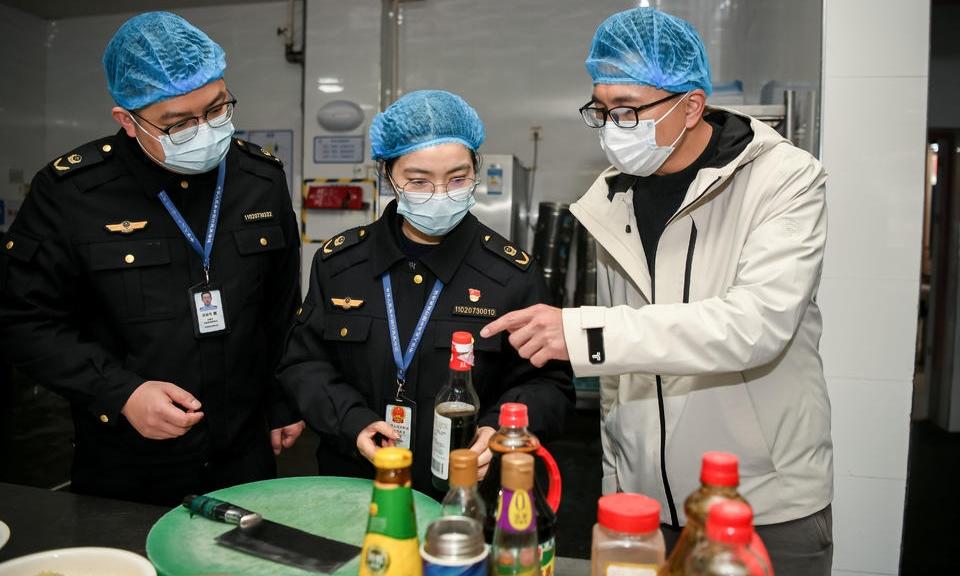 严把开学“食安关”