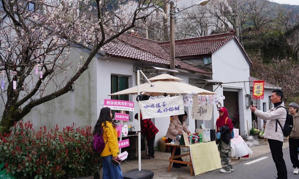樱雪满村 集市兴农