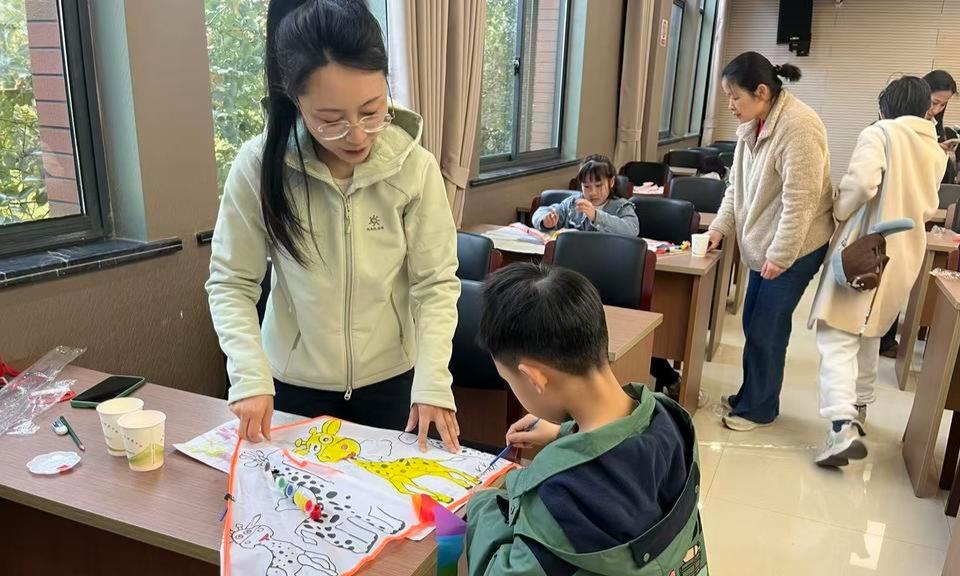 纸鸢绘春 筝舞童心