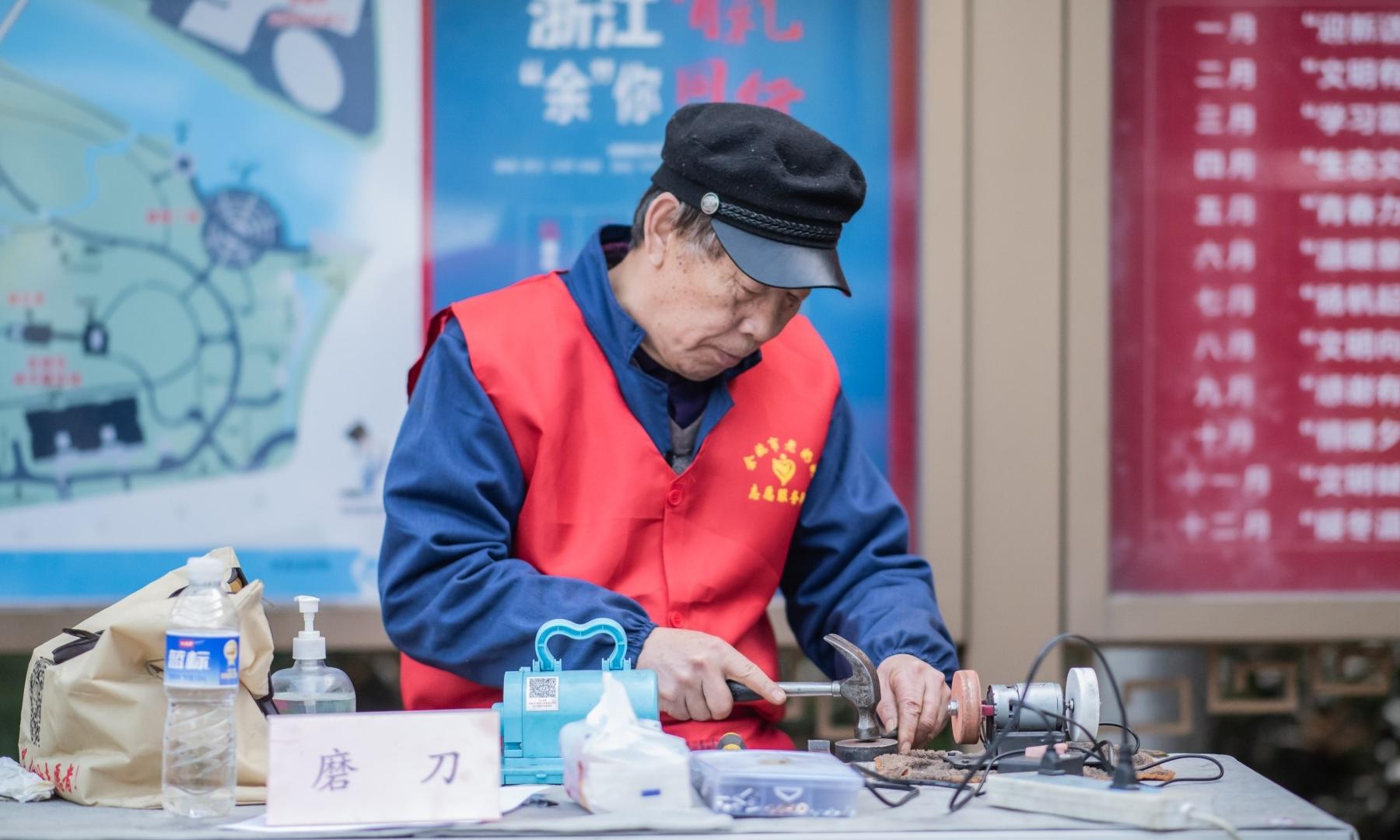 每月“双日”设摊，便民服务“准时达”