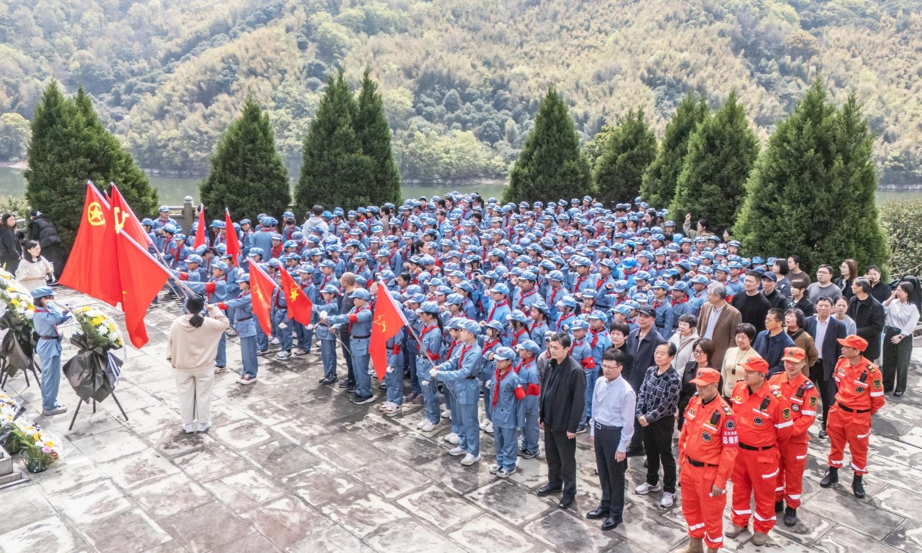 缅怀革命先烈 传承红色基因