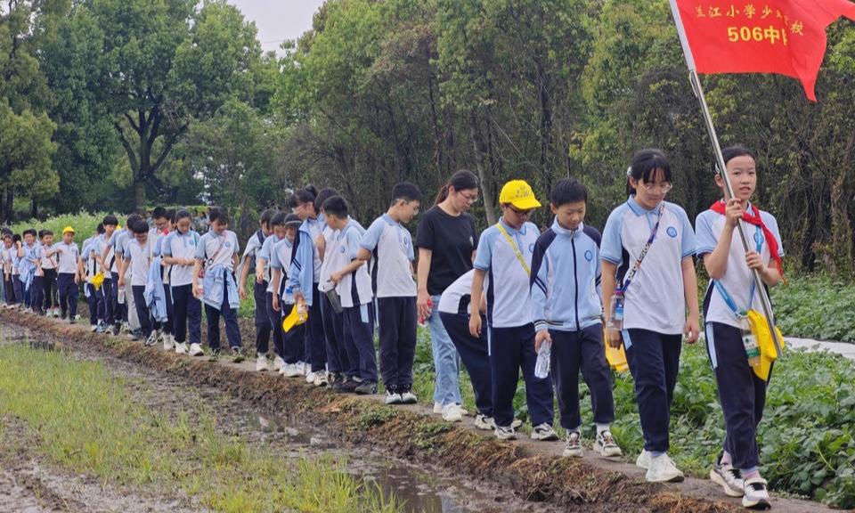 模拟长征路 徒步砺品格