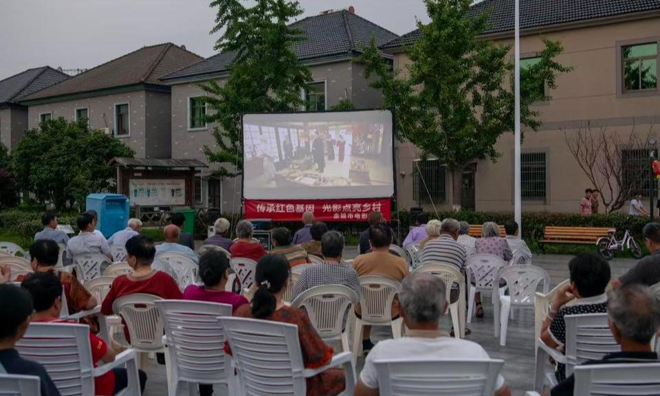 “红色电影进红村” 活动走进黄家埠镇十六户村