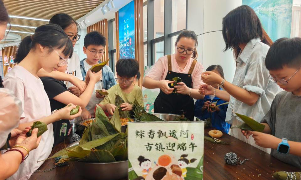粽香飘运河 古镇迎端午