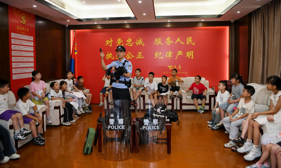 模拟法庭学法治 童心普法护成长