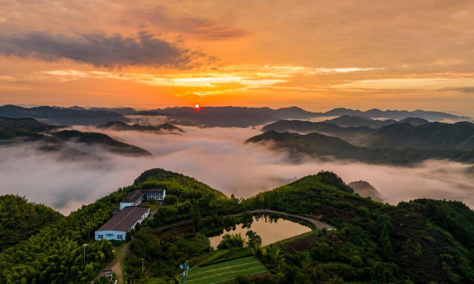 云海日出 山居如画